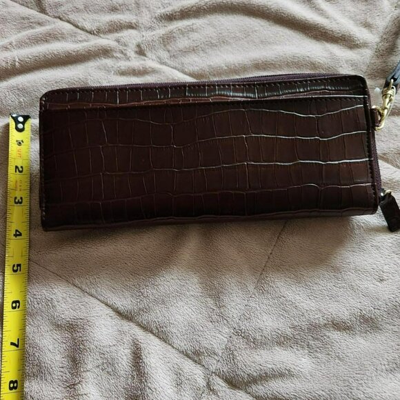 SONOMA burgundy brown wristlet wallet crocodile print NWT minimalist academic - Picture 7 of 8